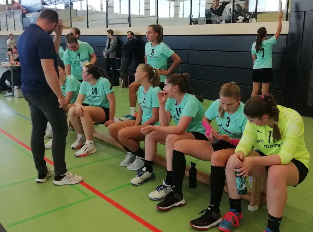 Weibliche B-Jugend mit neuen Trikots